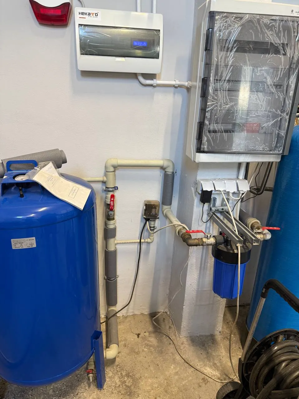 Sterownik hydroforu przy zbiorniku — DobryHydraulik Wrocław