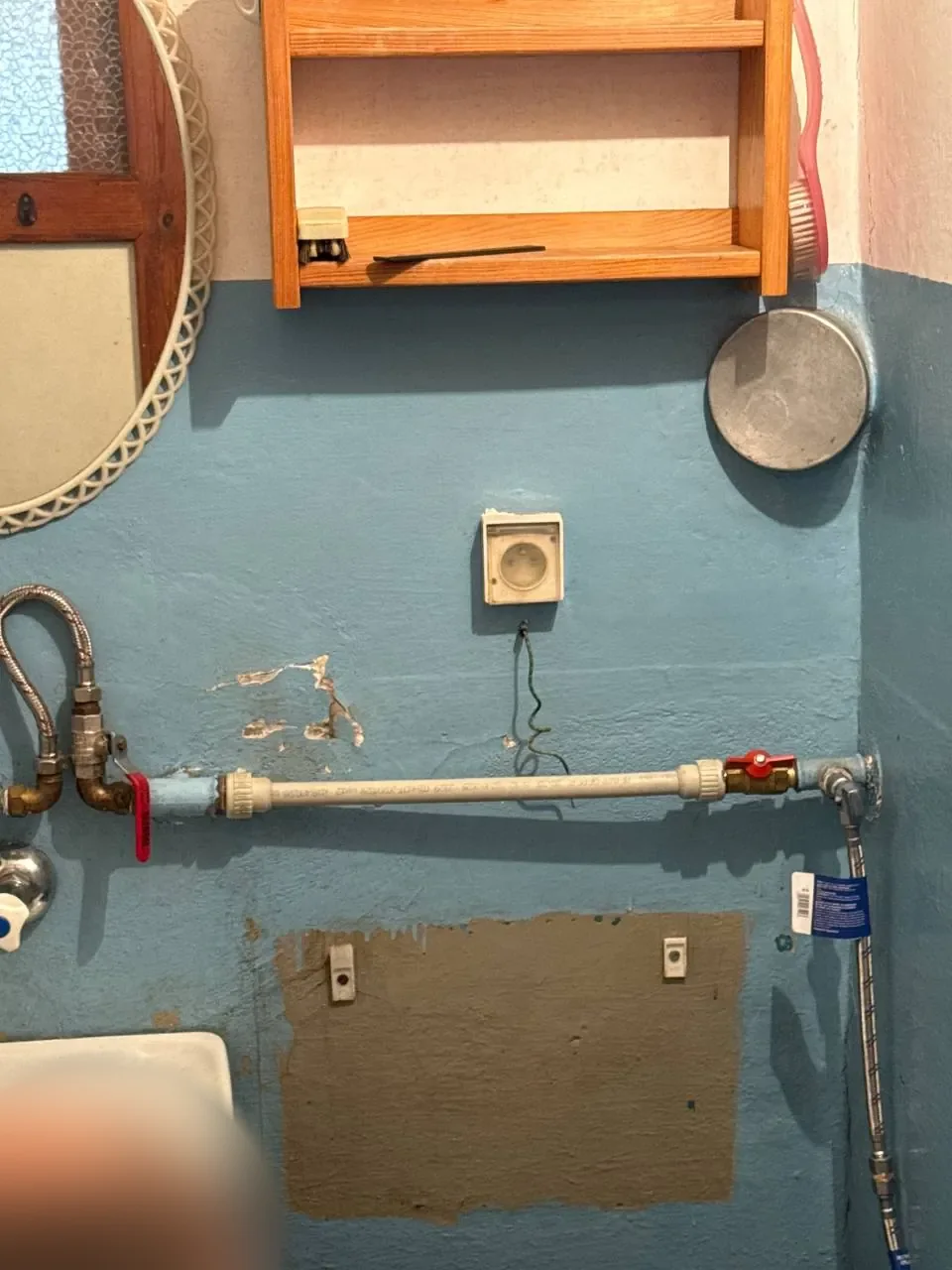 Podejścia wodne w kuchni na ścianie — DobryHydraulik Wrocław